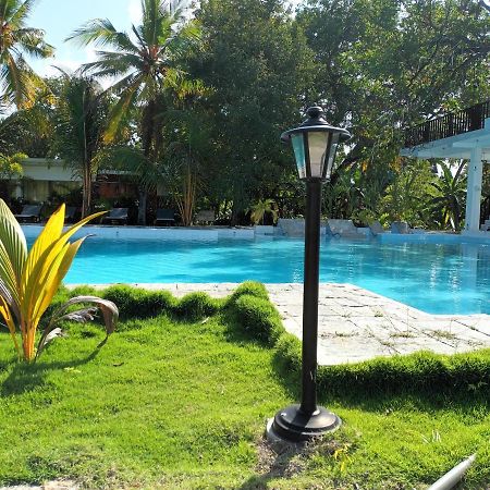 Lucky Beach Resort ตรินโคมาลี ภายนอก รูปภาพ