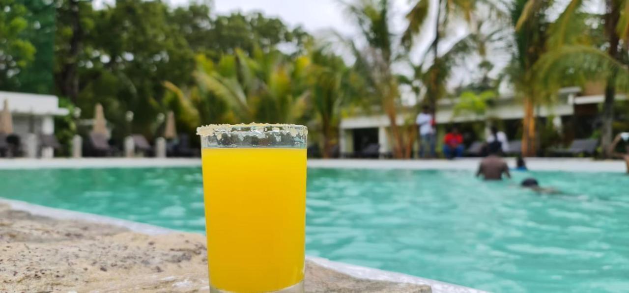 Lucky Beach Resort ตรินโคมาลี ภายนอก รูปภาพ