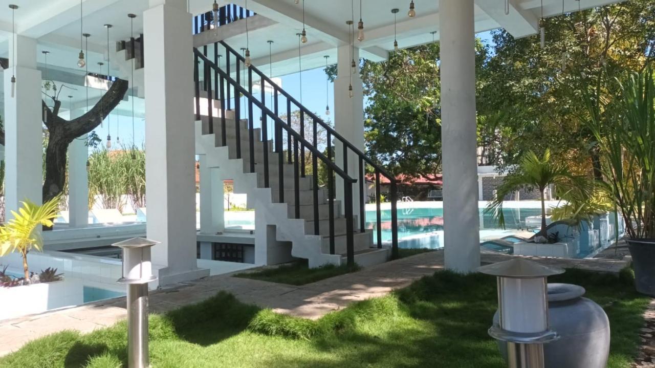 Lucky Beach Resort ตรินโคมาลี ภายนอก รูปภาพ