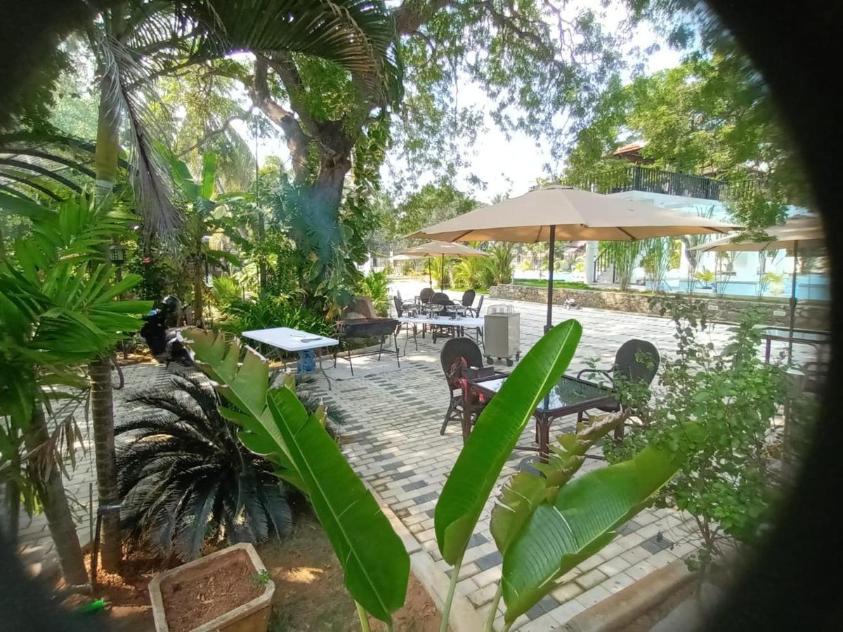 Lucky Beach Resort ตรินโคมาลี ภายนอก รูปภาพ