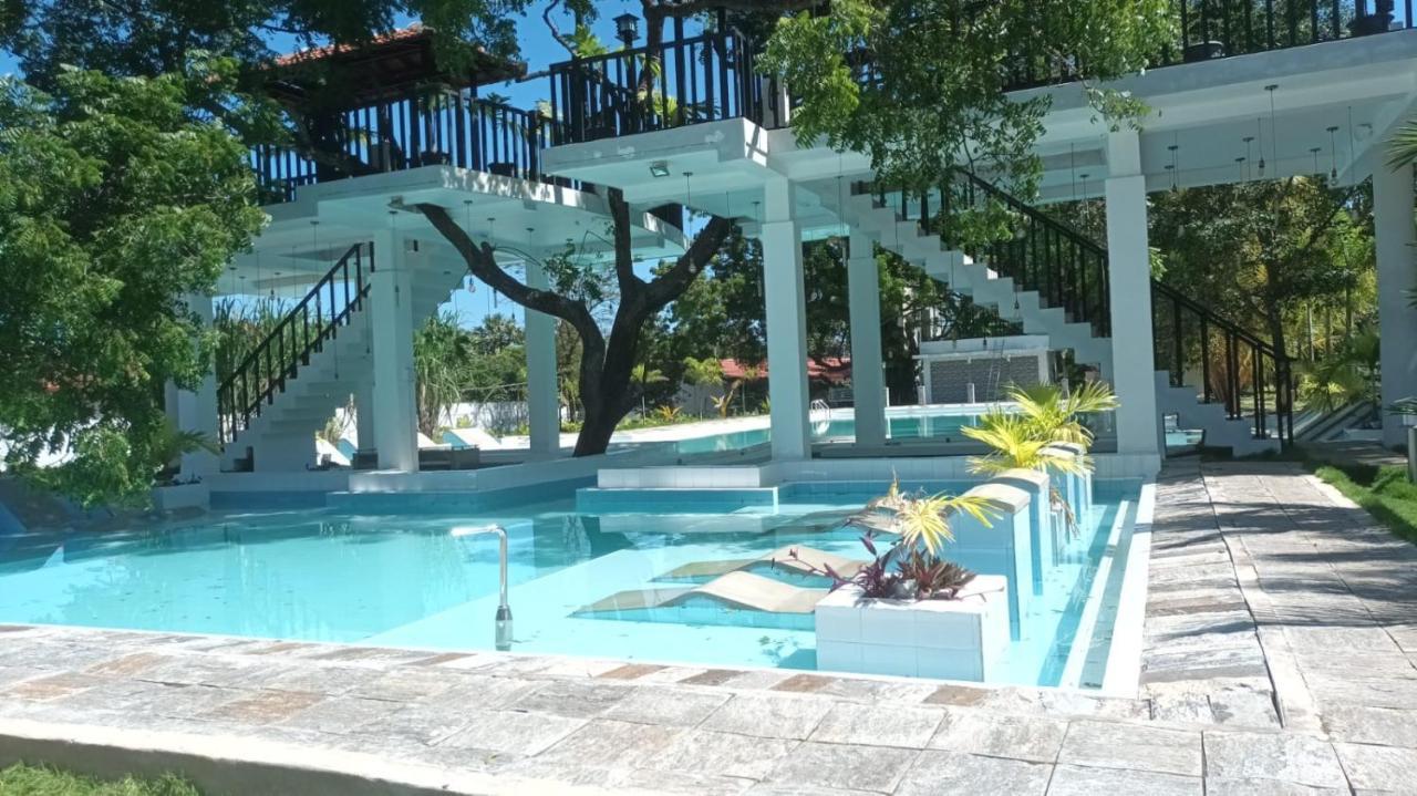 Lucky Beach Resort ตรินโคมาลี ภายนอก รูปภาพ