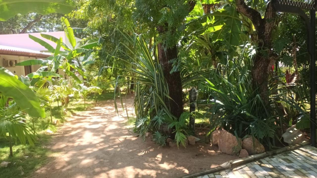 Lucky Beach Resort ตรินโคมาลี ภายนอก รูปภาพ
