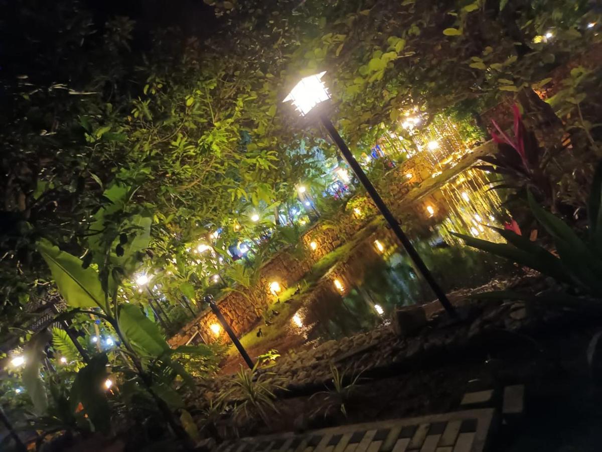 Lucky Beach Resort ตรินโคมาลี ภายนอก รูปภาพ