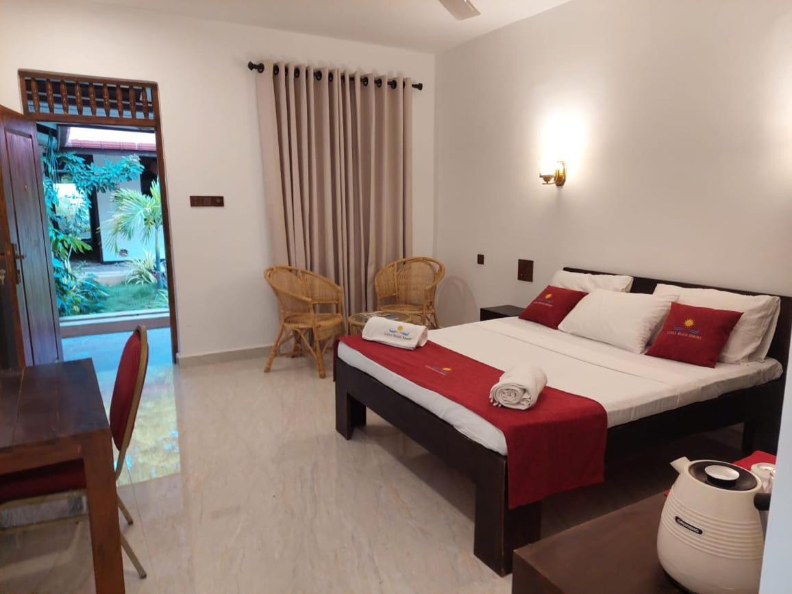 Lucky Beach Resort ตรินโคมาลี ภายนอก รูปภาพ
