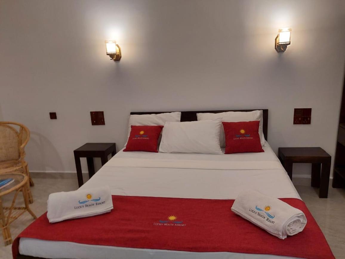 Lucky Beach Resort ตรินโคมาลี ภายนอก รูปภาพ