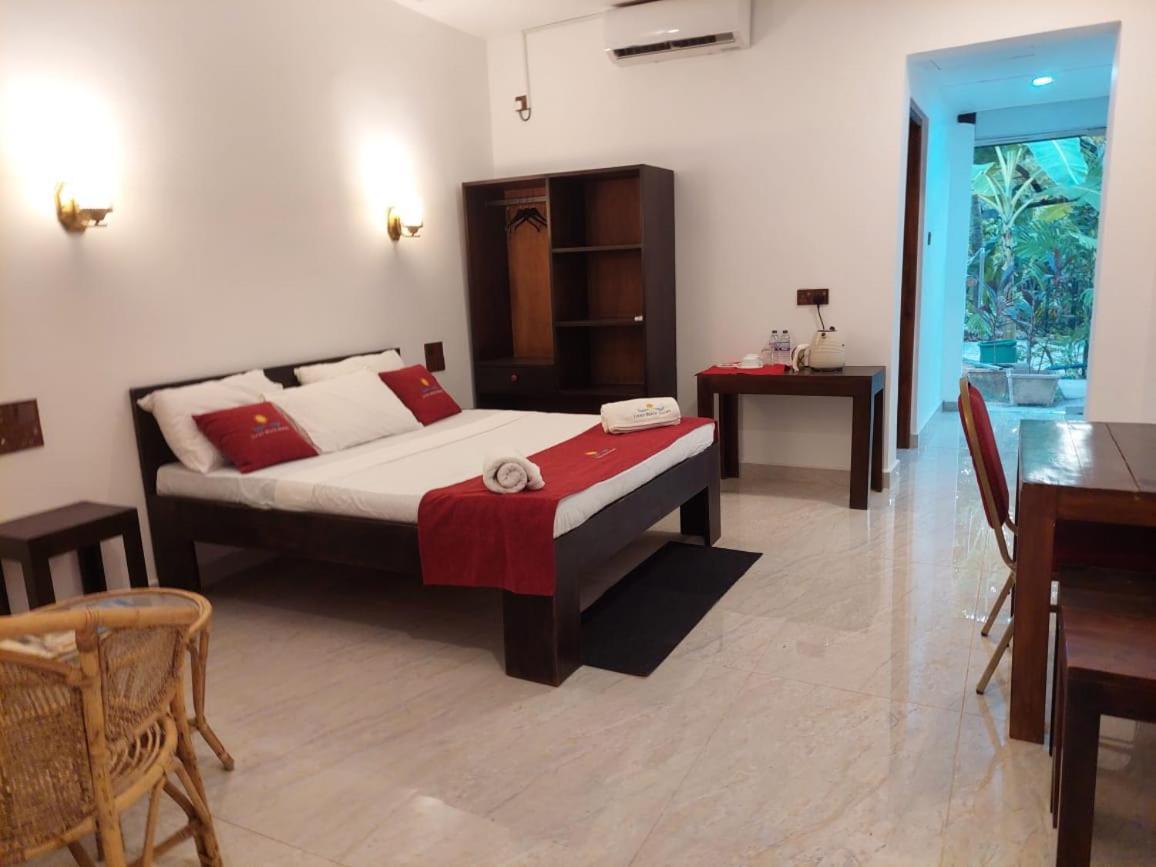 Lucky Beach Resort ตรินโคมาลี ภายนอก รูปภาพ