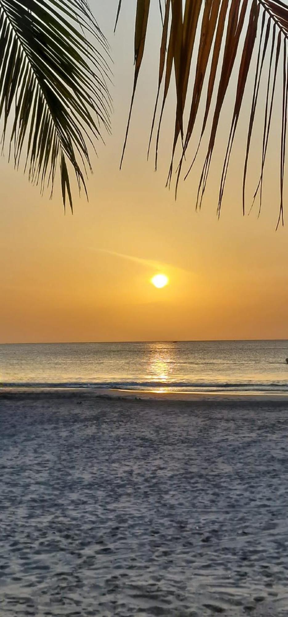 Lucky Beach Resort ตรินโคมาลี ภายนอก รูปภาพ