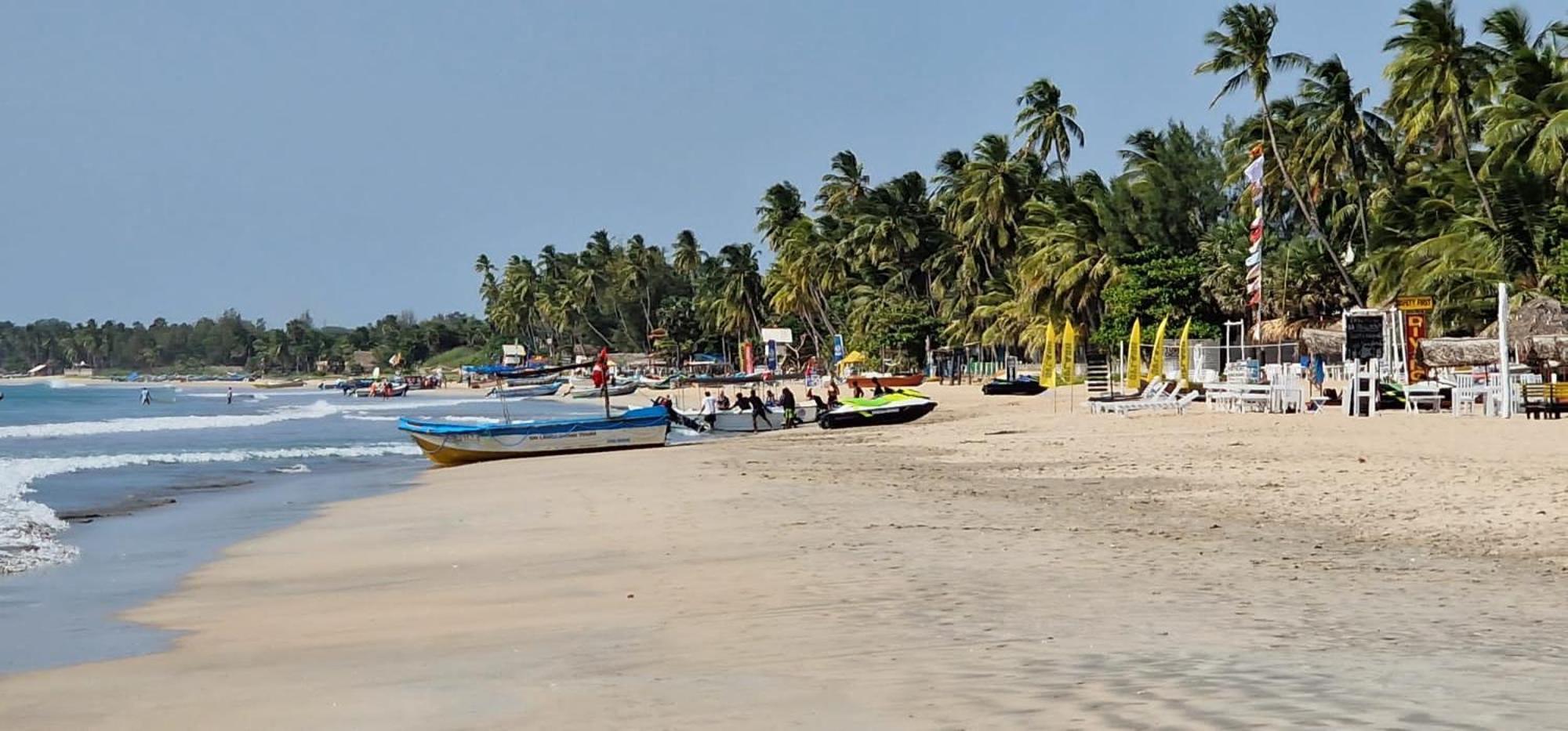 Lucky Beach Resort ตรินโคมาลี ภายนอก รูปภาพ