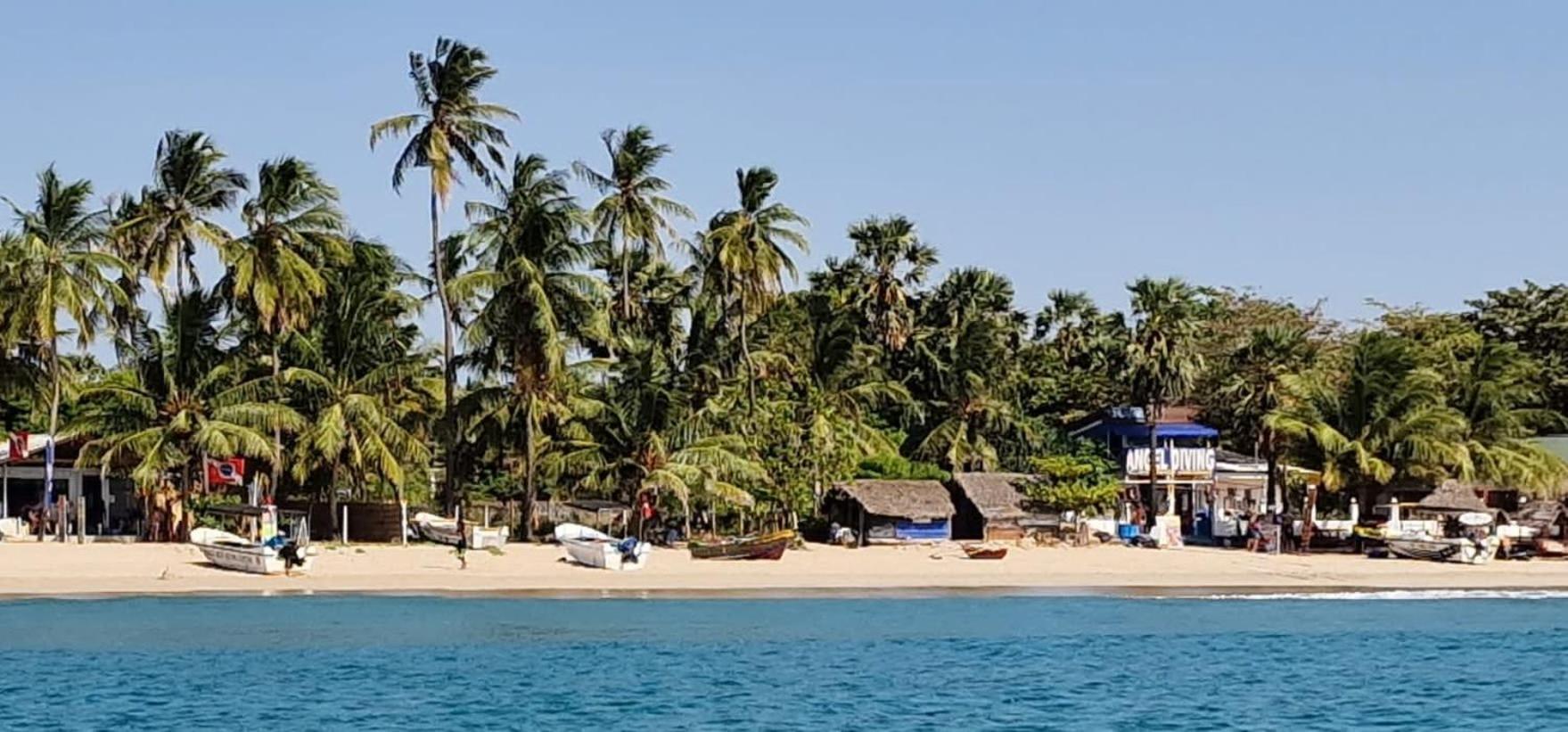 Lucky Beach Resort ตรินโคมาลี ภายนอก รูปภาพ