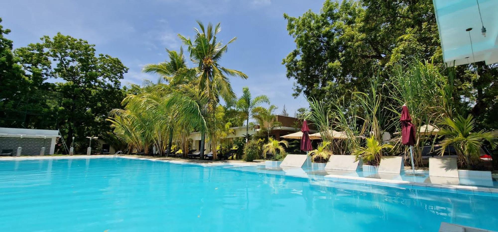 Lucky Beach Resort ตรินโคมาลี ภายนอก รูปภาพ