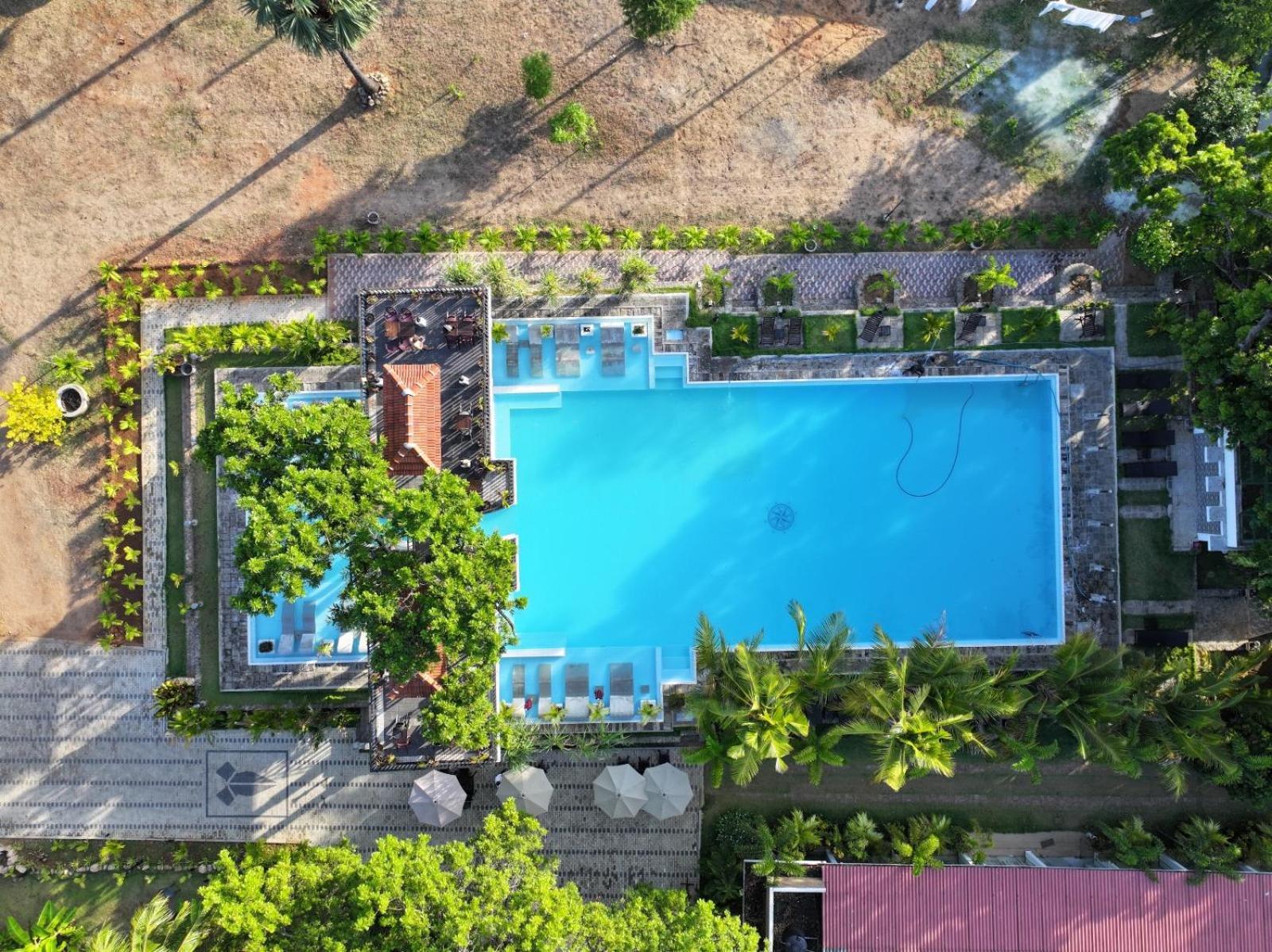 Lucky Beach Resort ตรินโคมาลี ภายนอก รูปภาพ