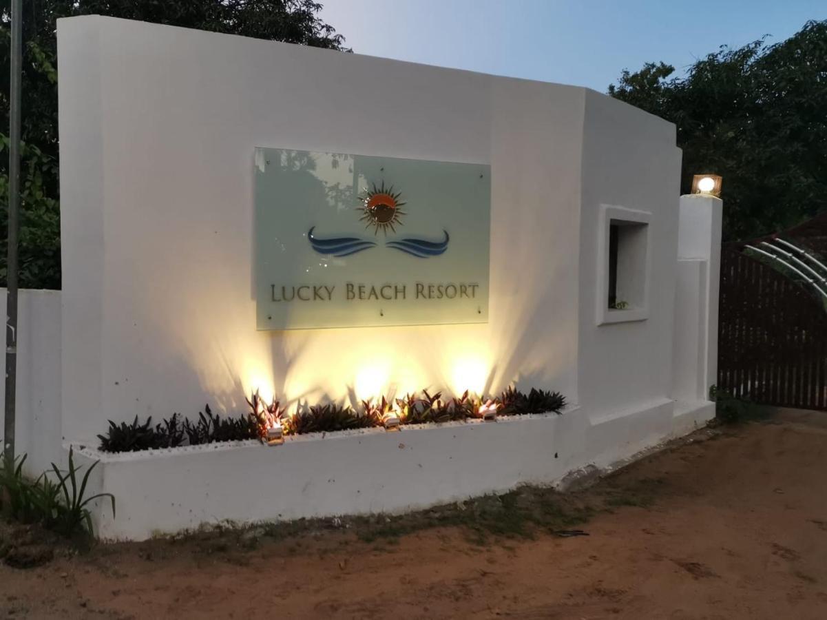 Lucky Beach Resort ตรินโคมาลี ภายนอก รูปภาพ